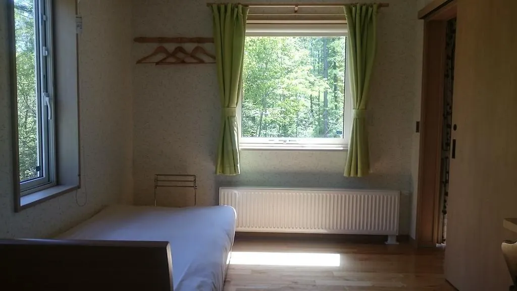 Pensjonat Ituka Furano E 0*,